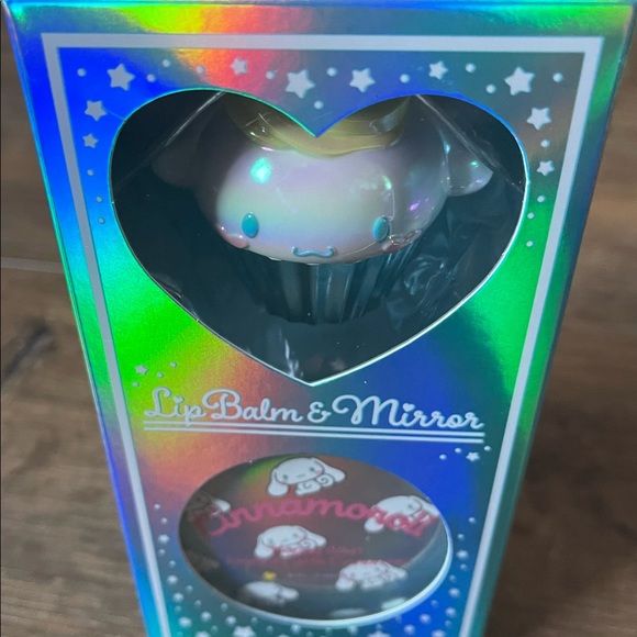 CINNAMOROLL-NWT Lip Balm & Mirror Set - Picture 8 of 8